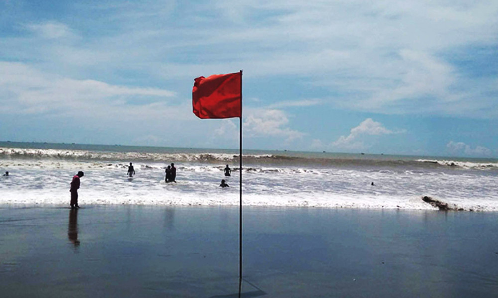 ৩ নম্বর সতর্কসংকেত দেশের সব সমুদ্রবন্দরে